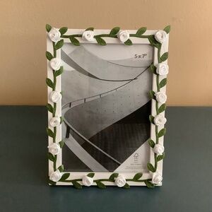5” x 7” vine ribbon and mini roses picture frame